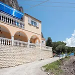 דירה Alexander *